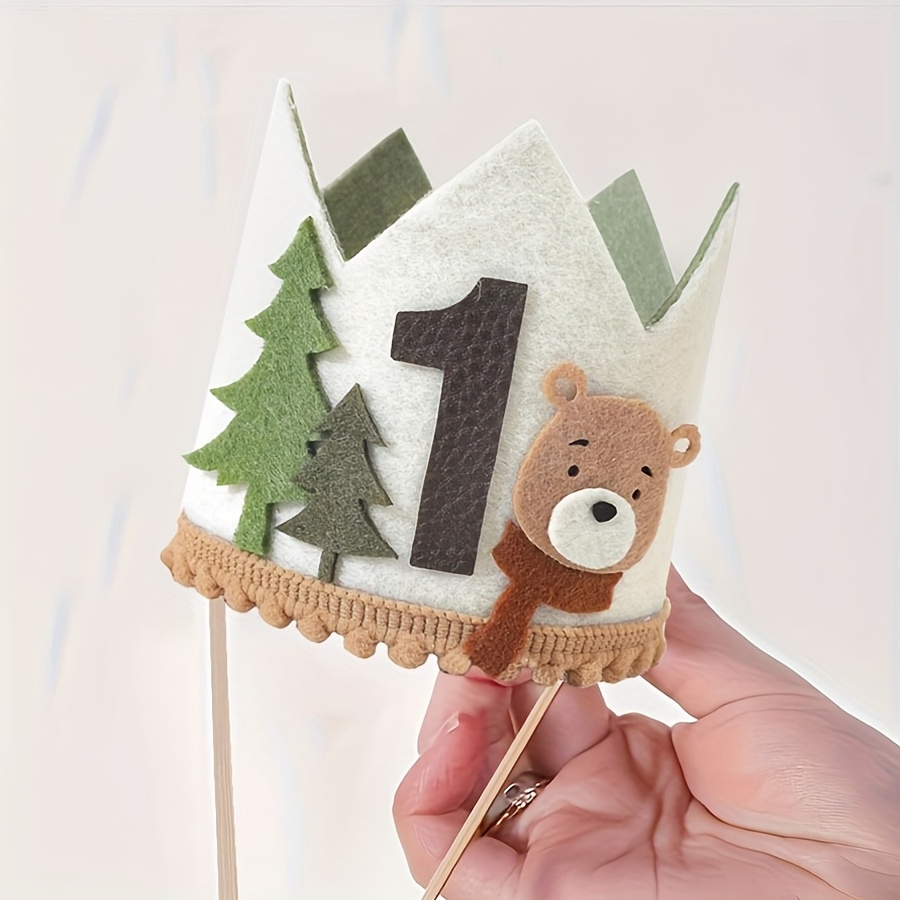 

A Cute Bear-themed Birthday Hat For -year-old, Birthday Party And Camping Decorations, Featuring A Crown.