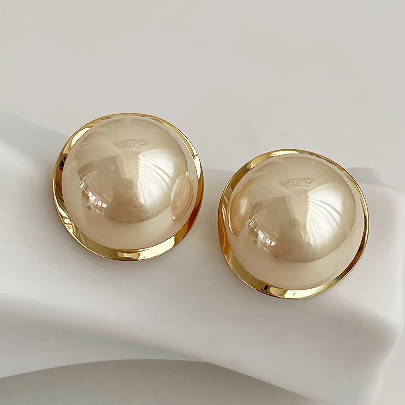 

Elegant Vintage Style Faux Pearl Stud Earrings For Women - Geometric No Plating, Iron Main, Stainless Steel Post, Versatile For Parties And Banquets - 1 Pair