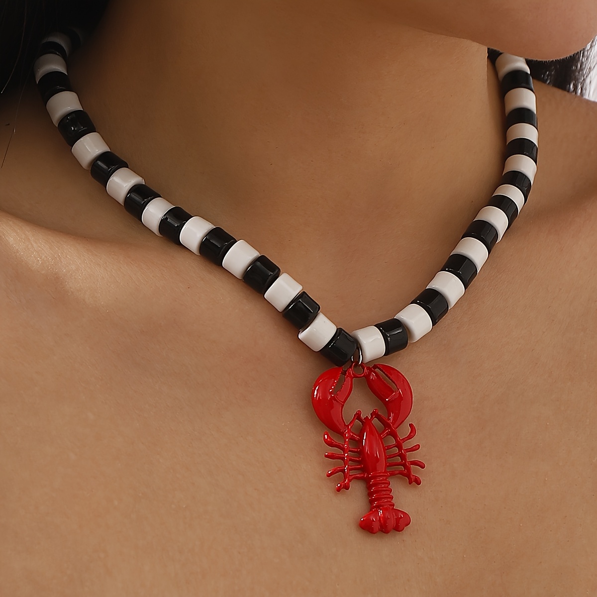 A Stylish And Cute Black And White Beaded Beach Vacation-style Enamel Lobster Pendant Necklace, A Collarbone Chain