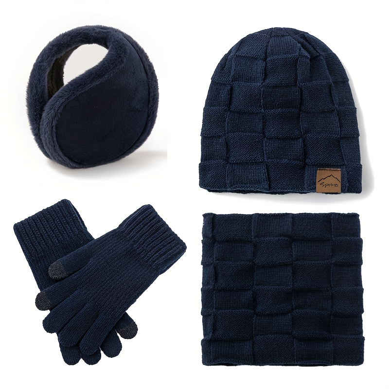 Ensemble d'hiver économique comprenant un bonnet de sport en maille à lettres en similicuir, un cache-cou, des gants et des protège-oreilles. Un ensemble mixte élégant de bonnet en maille et de protège-oreilles, parfait pour l'hiver. Cet ensemble chaud polyvalent est essentiel pour les activités de plein air.
