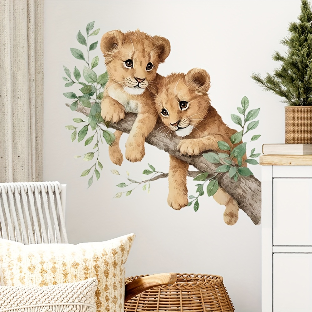 E-shop Entzückender Löwenjung-Kletterbaum-Wandaufkleber - Selbstklebend, glänzendes Finish, Cartoon-Tier-Motiv, ideal für Schlafzimmer- &