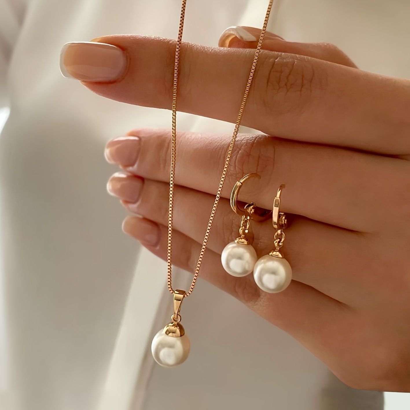 

Ensemble de bijoux 3 pièces simple et élégant avec perle imitation - Ensemble de collier en cuivre et boucles d'oreilles, sans , idéal pour le port quotidien et les vacances