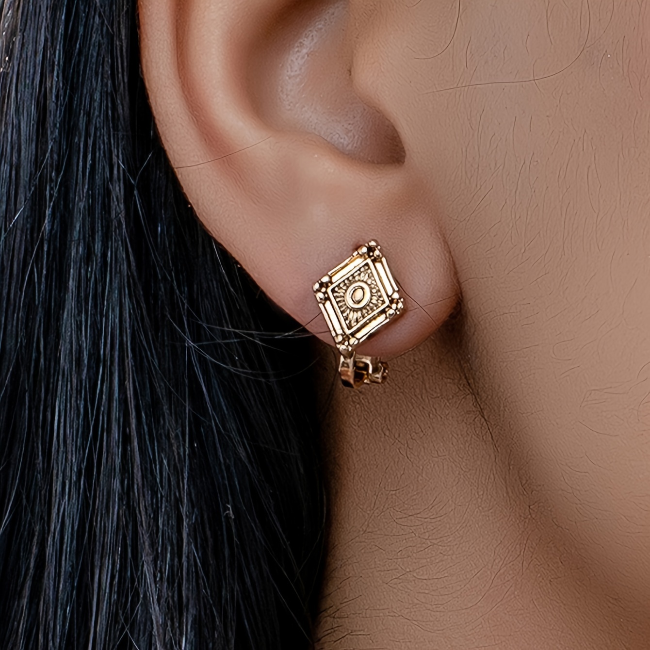 A Pair Of Japanese And Korean Style Minimalist Small Retro Metal Rhombus Ear Clips Women's Holiday Birthday Dating Prom Party Vacation Shopping Commuting Additions