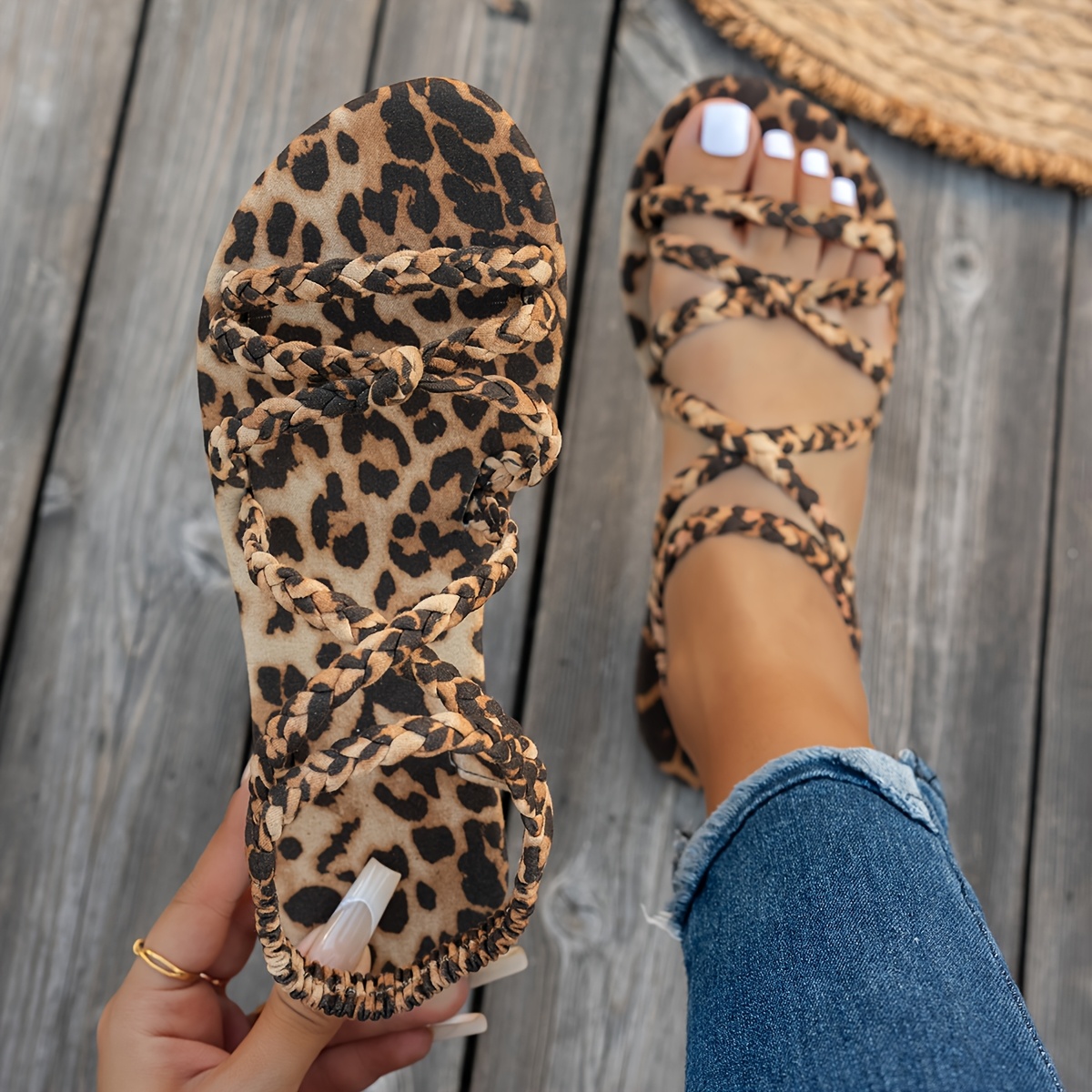 Image of Women's Fashion Leopard Print Flat Sandals With Crisscross Straps, Comfortable And Versatile, Suitable For Indoor/outdoor, Vacation, And Occasions