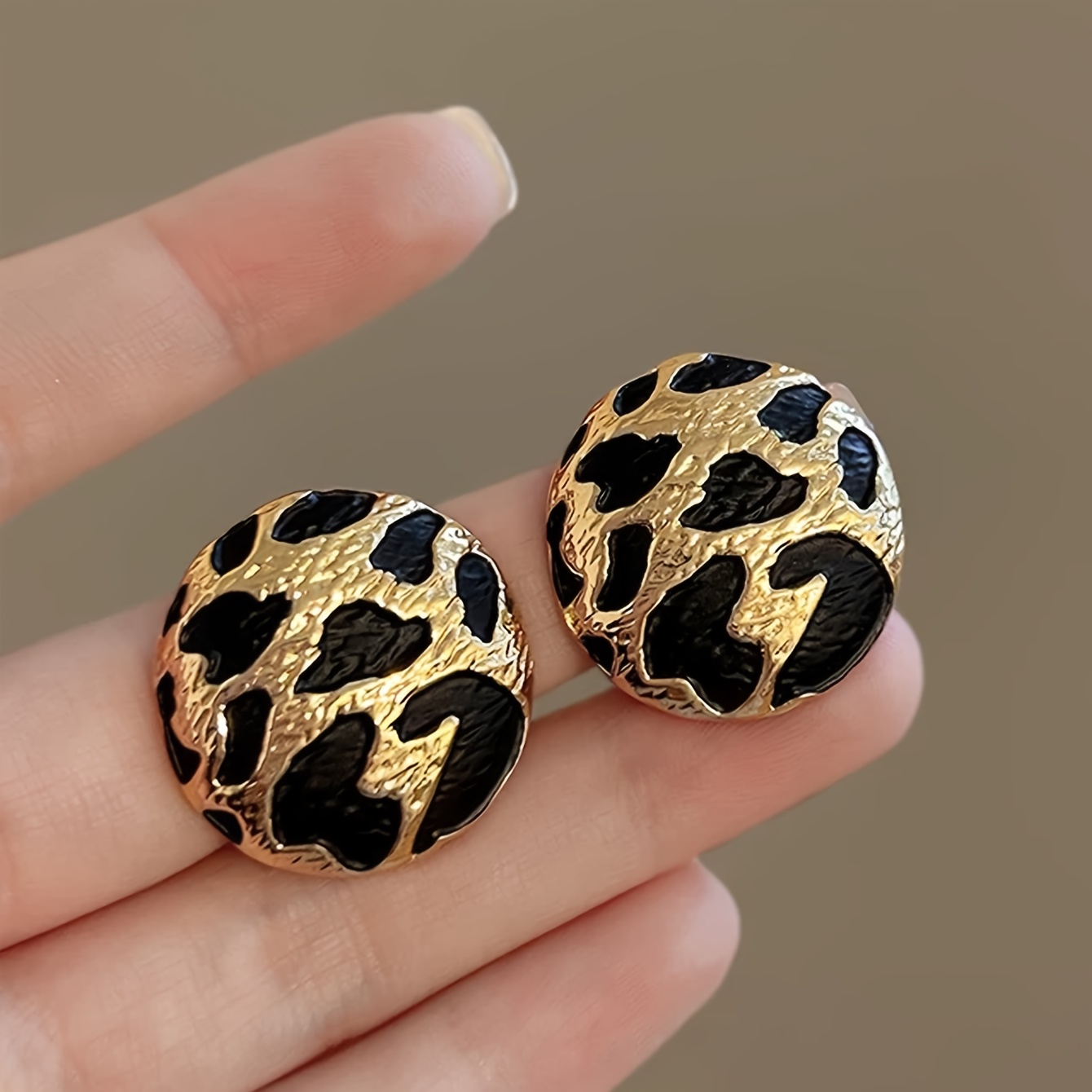 TEMU A Pair Of Elegant Print Earrings For Women - Featuring Black And Golden Circles, Round Earrings Embody A Minimalist Vintage French Style With