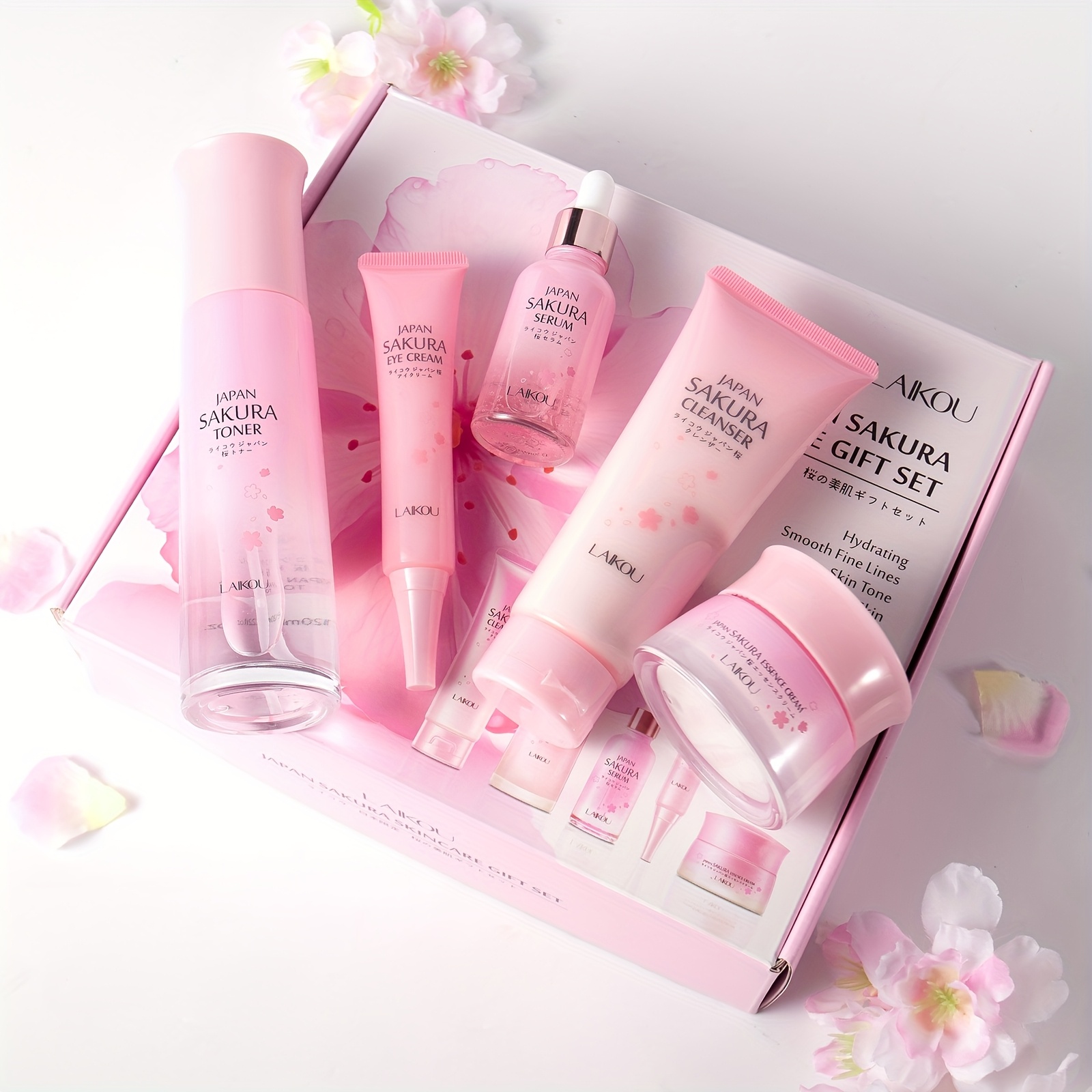 Poklon set za svakodnevnu njegu kože Sakura, uključuje gel za pranje lica 100g, tonik 120ml, serum 30ml, kremu za područje oko očiju 30g, dnevnu i noćnu masku za lice 50g, duboko hidratantno