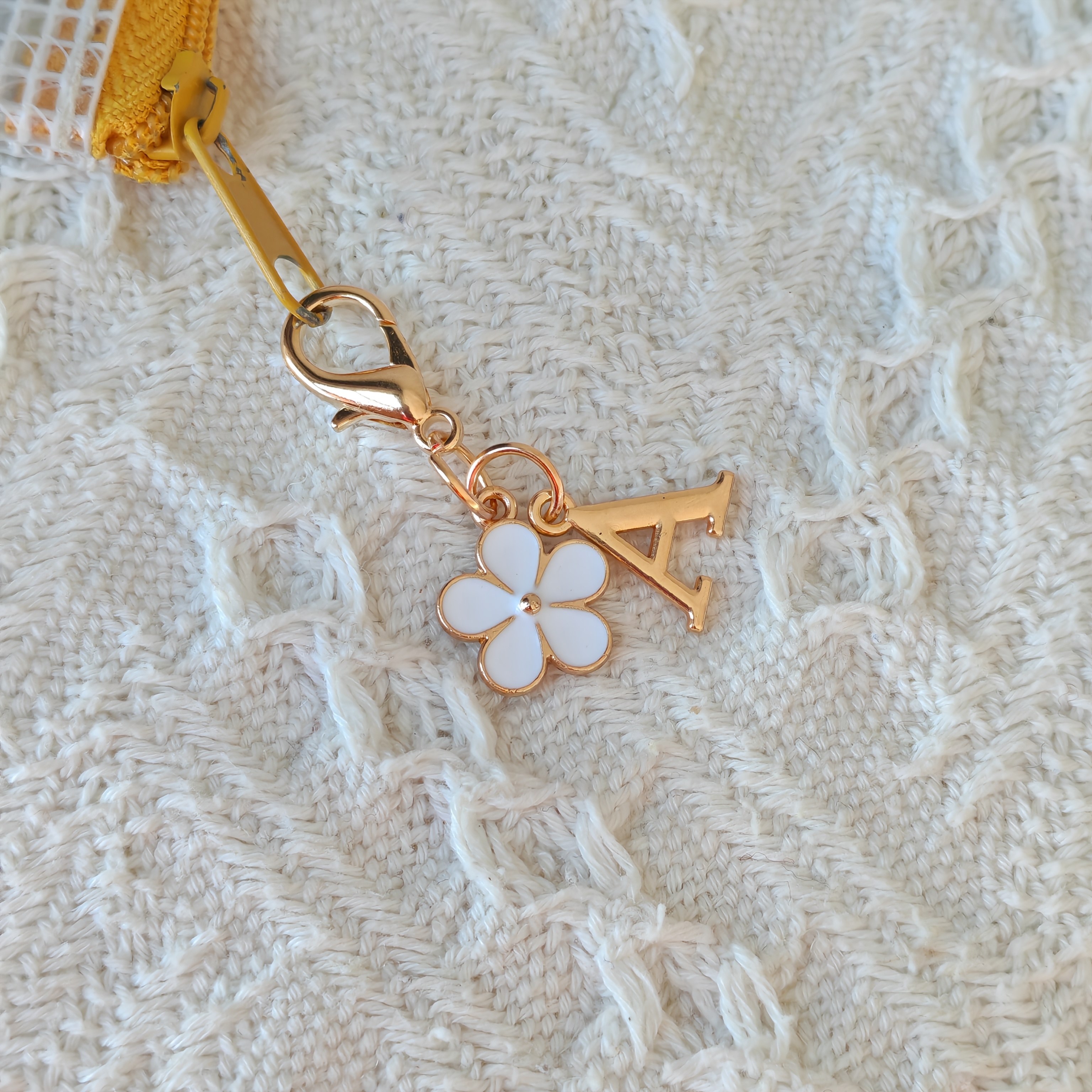 TEMU 1pc New Cute Flower And A-z Keychain With Lobster Clasp, Small Flower Pendant Creative Key Ring For Bags, Wallets, Car Key Accessories, Holiday