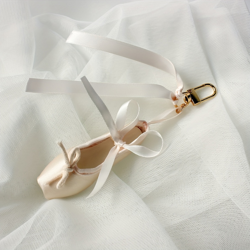 E-shop Rosa Satin Miniatur Ballettschuh Anhänger, Mini Spitzenschuh Schlüsselanhänger für Balletttänzer, Ballerina Hochzeitsgeschenk,