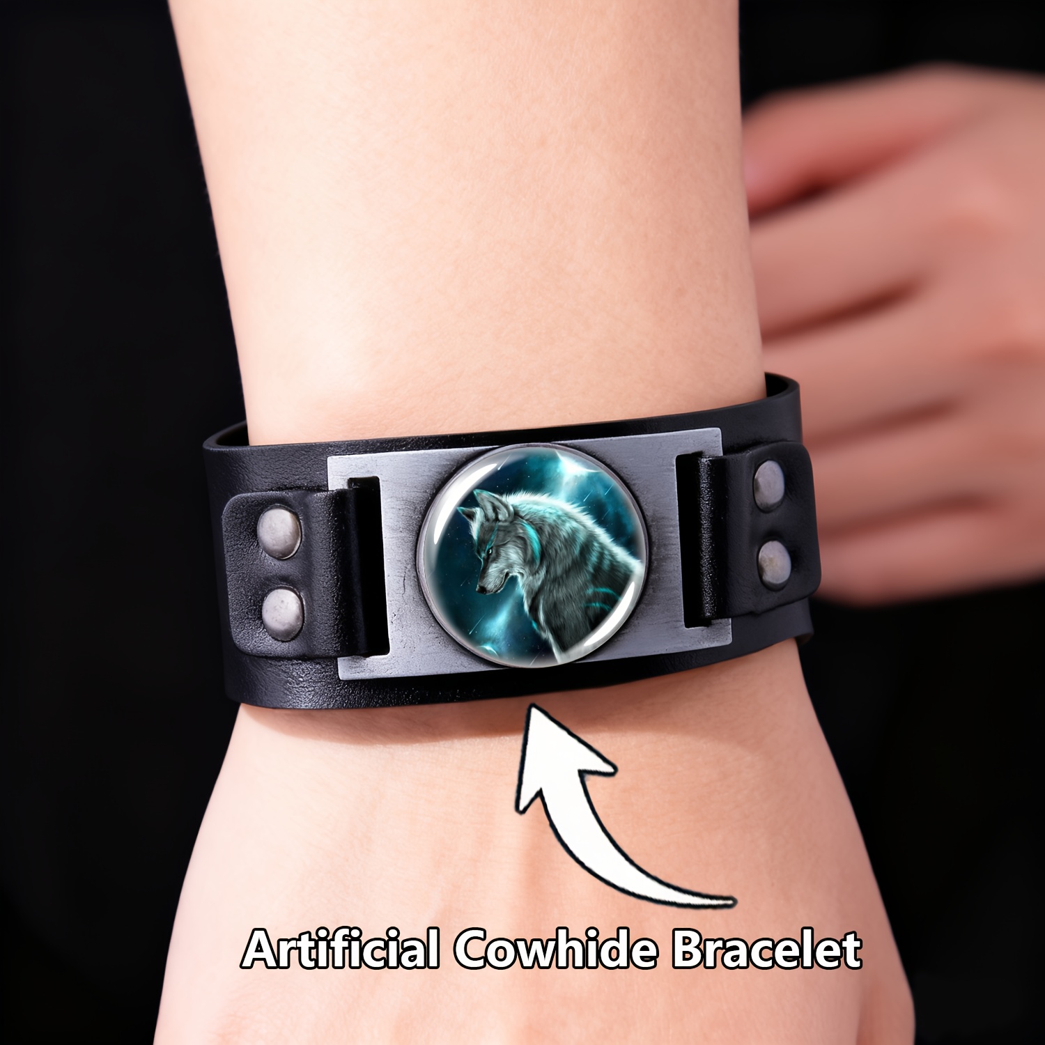 E-shop 1 Stück Verpackung, Schwarzes Kunstleder-Unisex-Armband mit farbigem Glasboden. Mit Wolfskopf-Design unter einem mysteriösen Sternenhimmel,