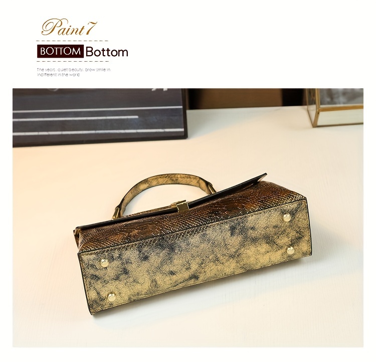 Handbag zipper detail