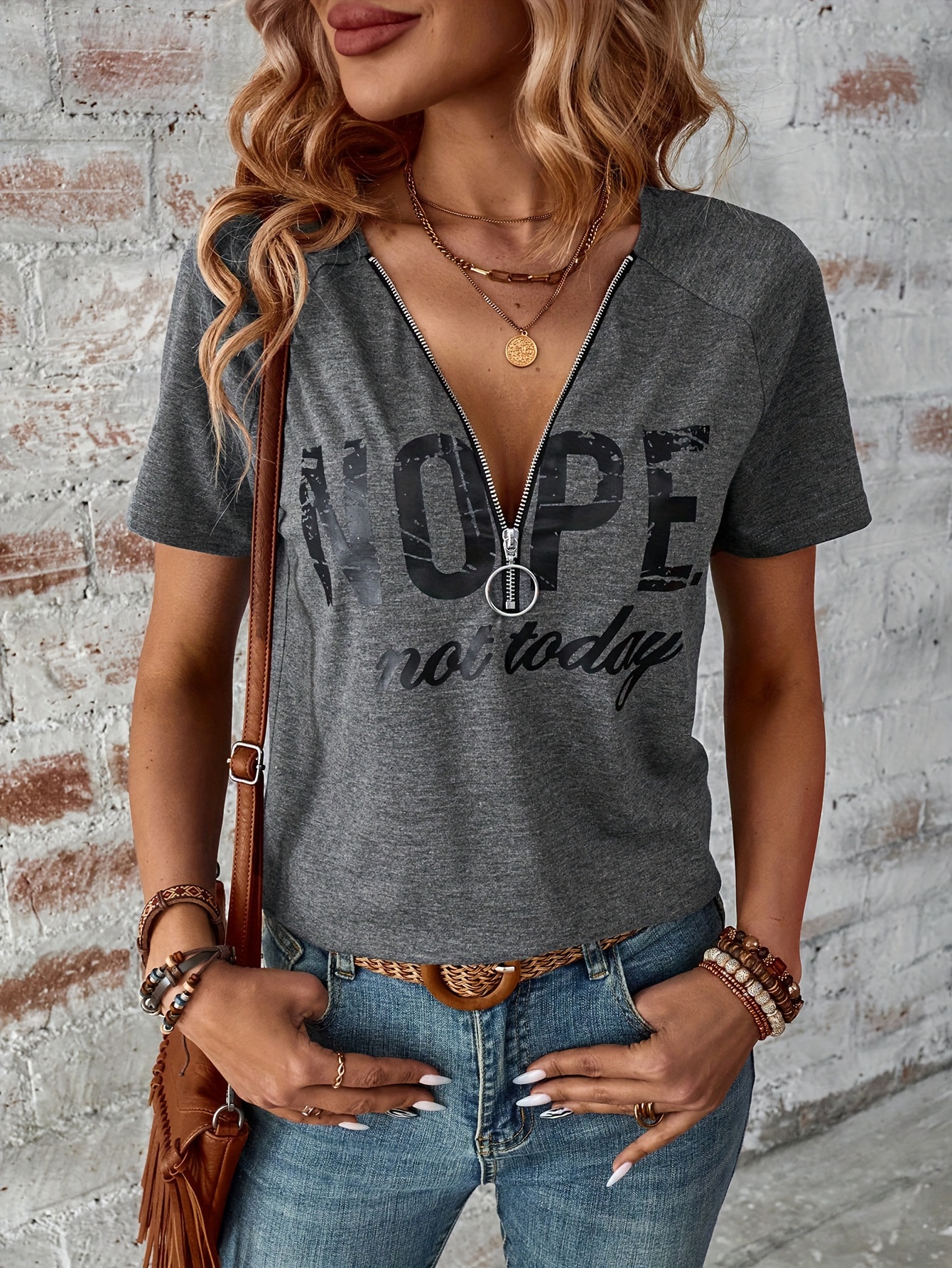 V-neck solid color printed short-sleeve T-shirt