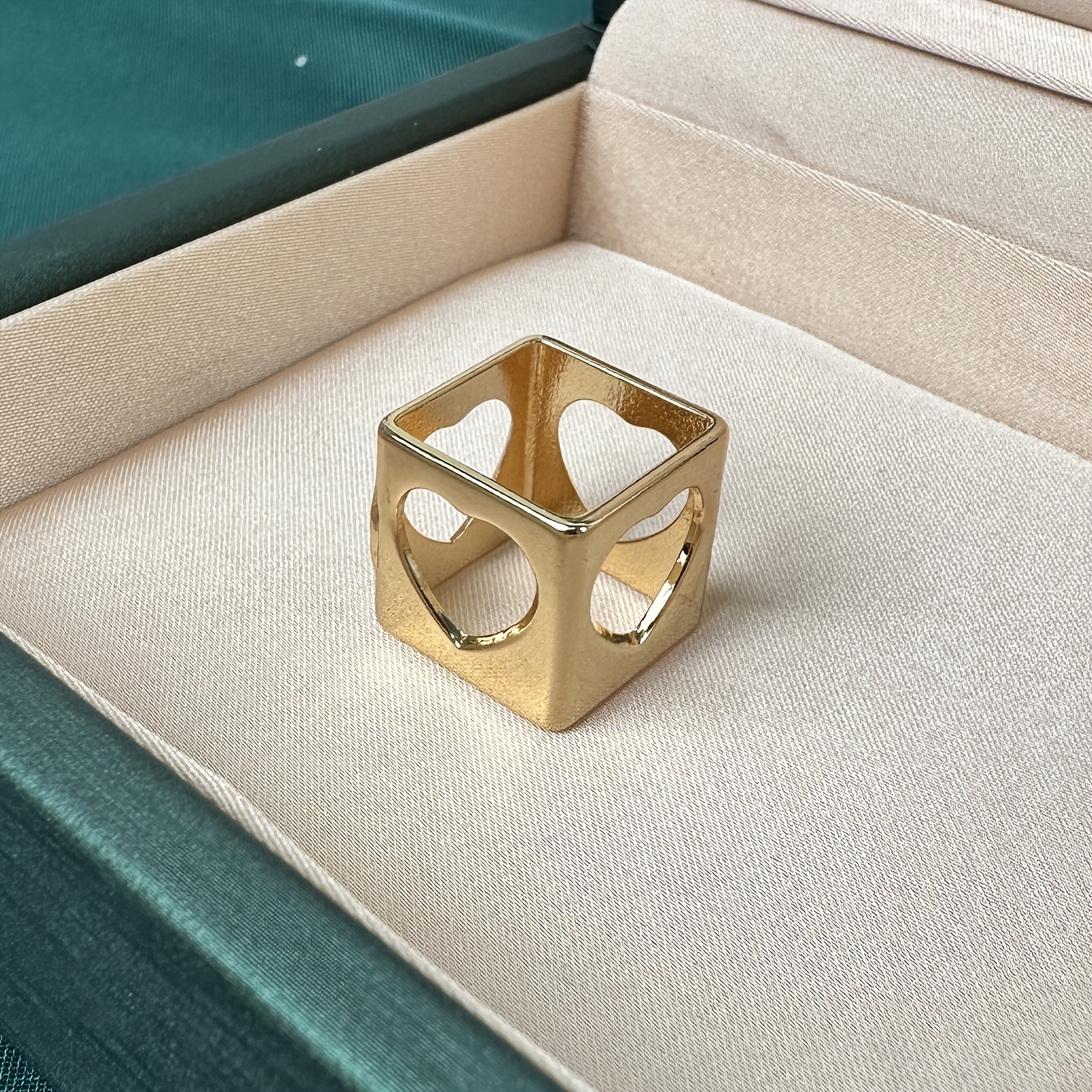 TEMU A Simple Hollow-out Heart-shaped Scarf Clip, Made Of Alloy, A Stylish And Versatile Accessory For Securing And Decorating Scarves On Suits And