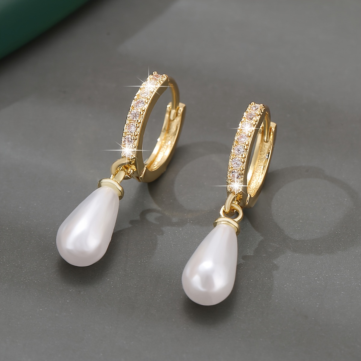 1 Pair Of Luxurious Temperament Copper Inlaid Synthetic Zirconia Pearl Pendant Earrings Elegant Retro Ladies Earrings Dating Gift