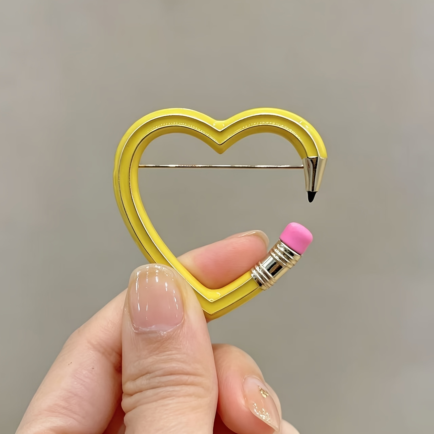 TEMU Broche pour femme en alliage de , cœur, style crayon, tendance et mignonne, un cadeau idéal pour les étudiants et les enseignants de la rentrée