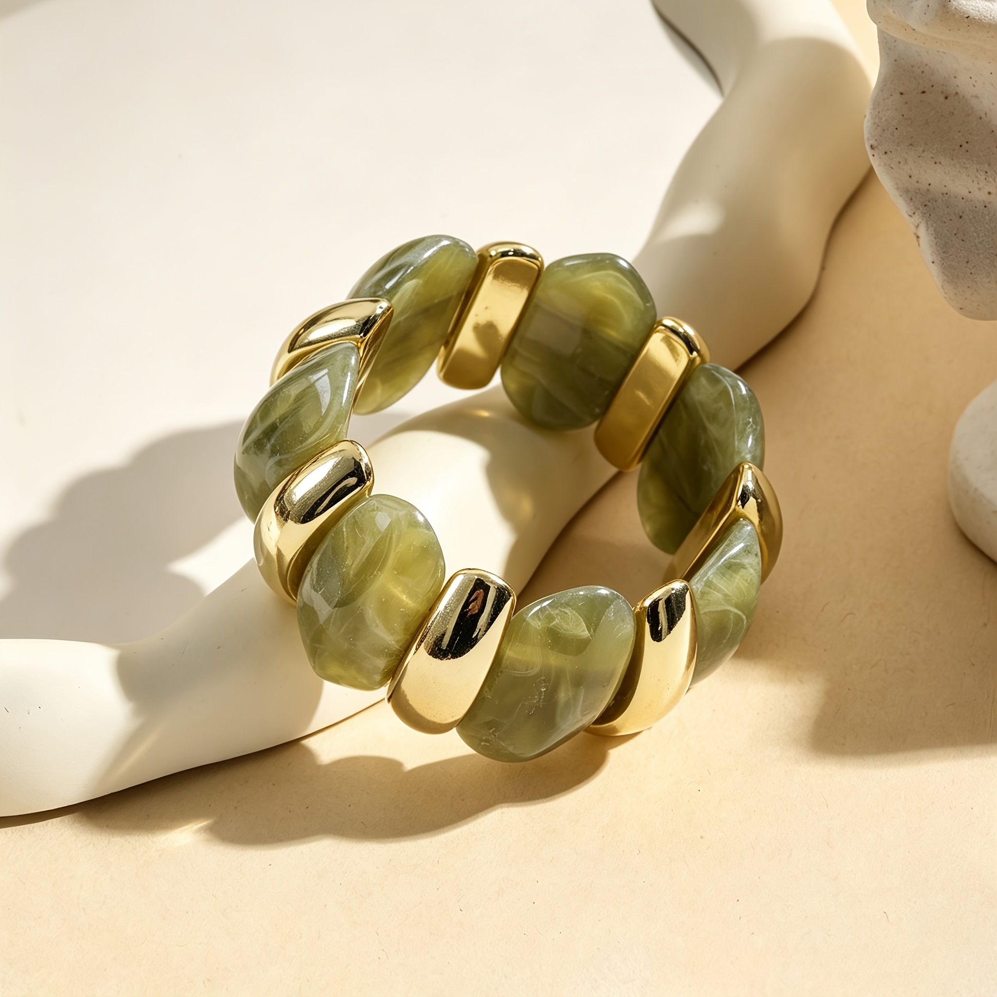 In 10 Colors, This Wide Elastic Bracelet Features A Dopamine Color Scheme With Geometric Oval Beads, Wear And Stacking. It Has A Suitable For Commuting And Is A Versatile Accessory With Of Colors
