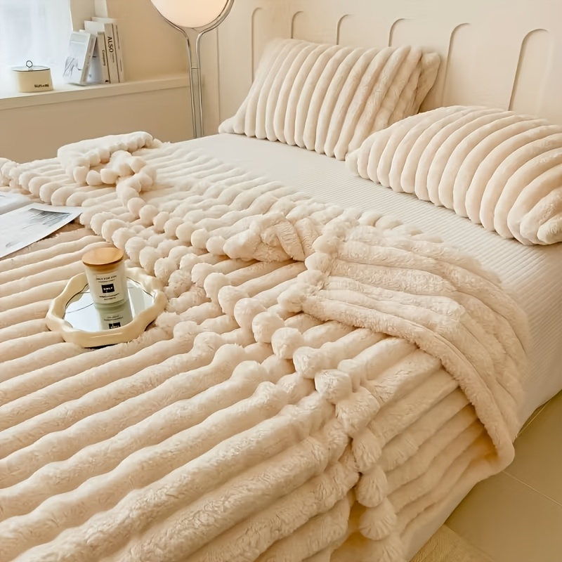 Thickened Plush Throw, Cozy And Soft, Double-Sided Faux Fur Wool Blanket Ideal for Warmth, Napping, Or Outdoor Use, Perfect for All Seasons, a Great Gift for The New Year