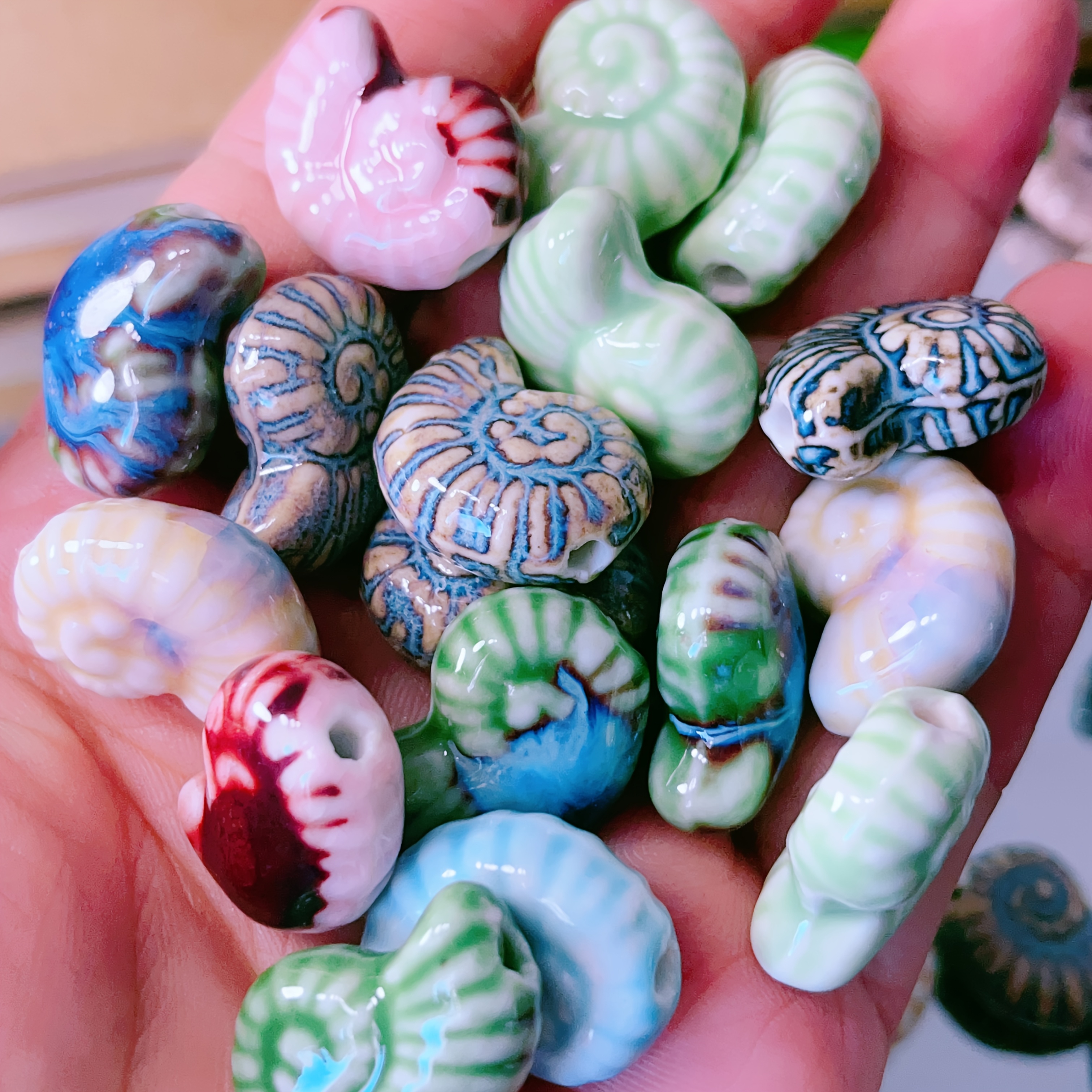 20 Natural-shaped Ceramic Beads In Mixed Colors, Irregular Materials For Hawaiian-style, Including Necklaces, Bracelets, And Decorative Additions
