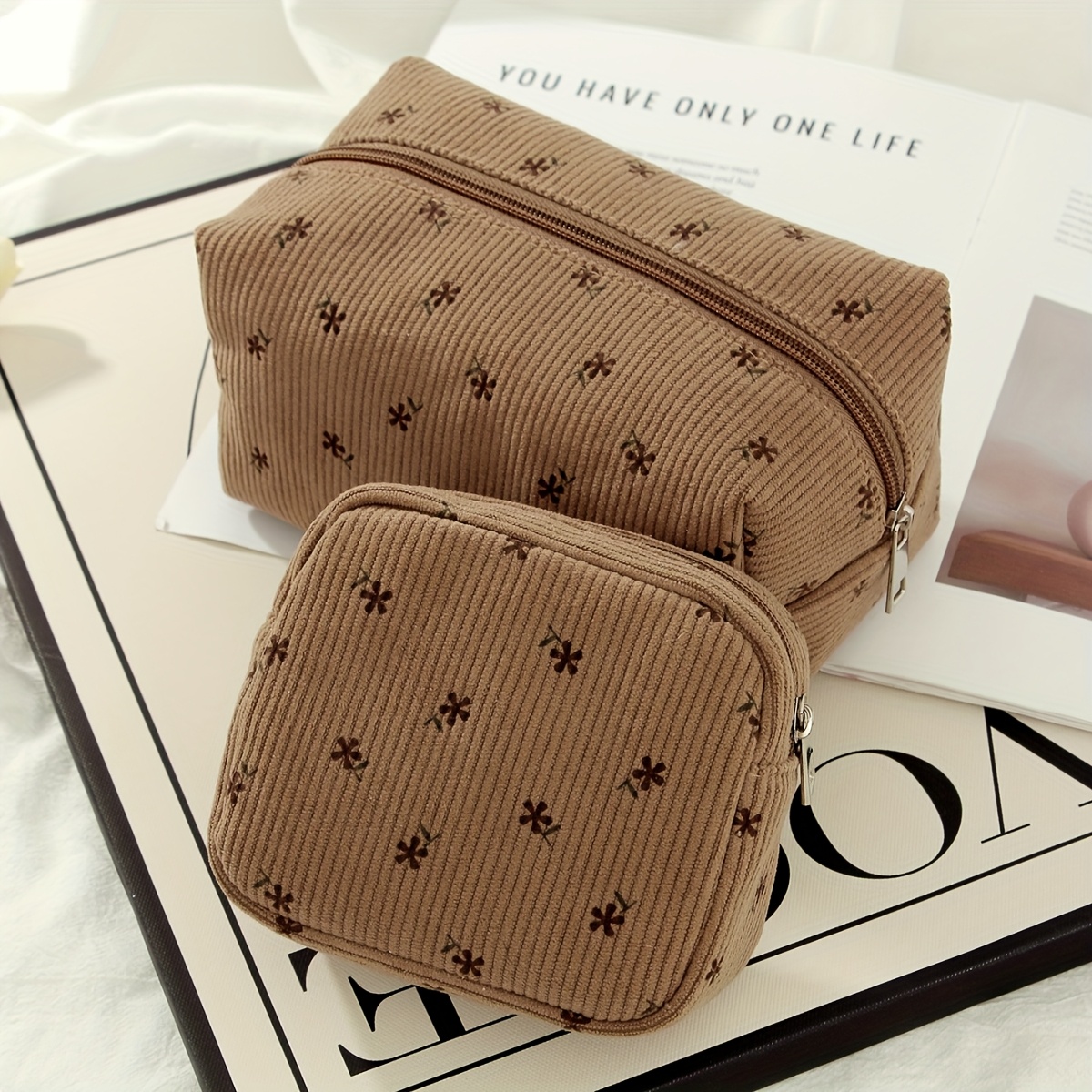 E-shop 1/2er Set Corduroy Braune Blumen Gesteppte Achteckige Make-up Tasche, Quadratische Hygieneartikel Aufbewahrungstasche, Große Tragbare Reise