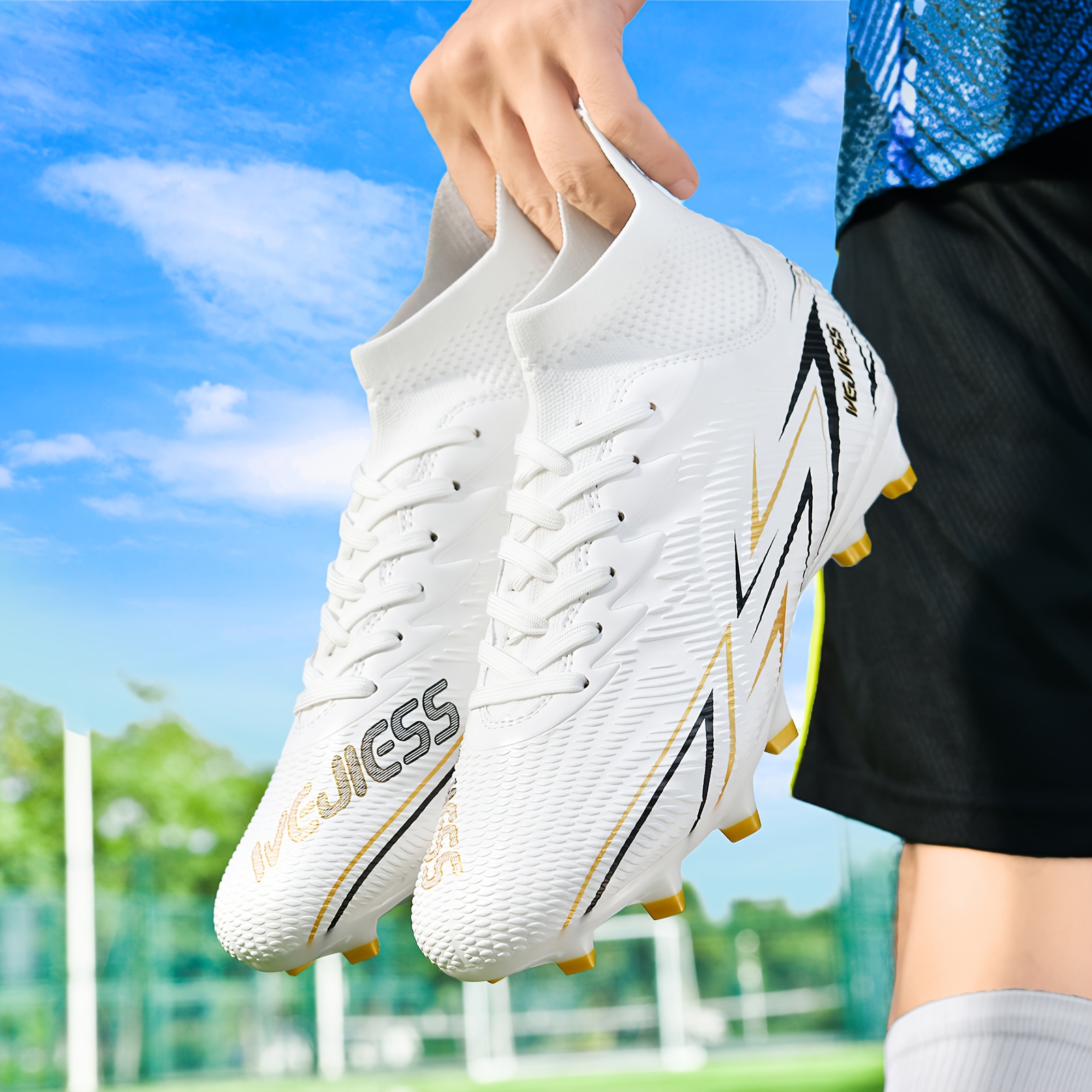 [Zapatillas deportivas] Nuevas zapatillas de entrenamiento para competición de hombre con clavos AG antideslizantes, zapatillas de fútbol transpirables de caña alta para adultos, adecuadas para parejas, calzado de fútbol profesional para exteriores, clavas deportivas negras clásicas ligeras