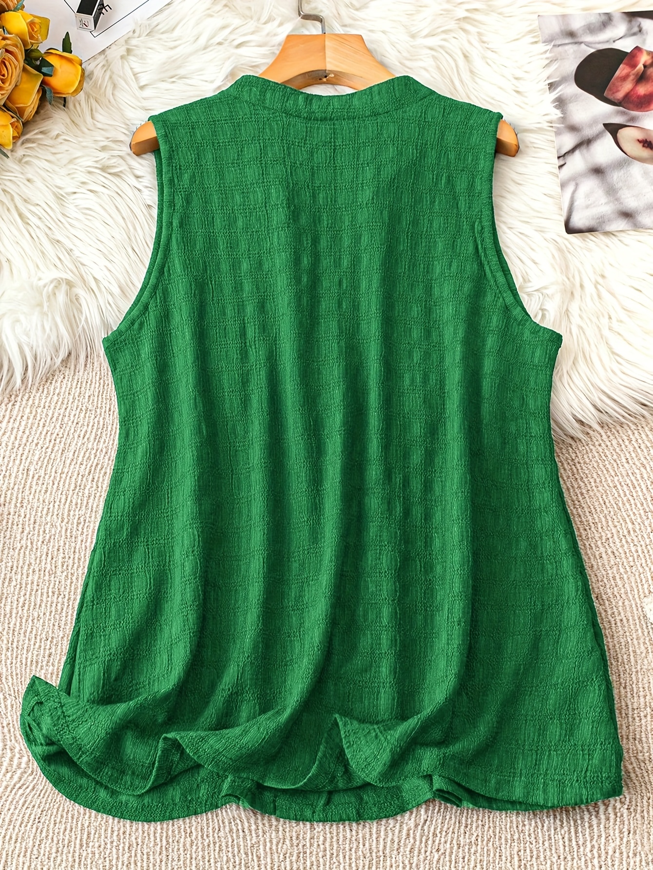 Elegant V-Neck Tank Top for Women, Made of Solid Color Knitted Fabric, Featuring High Elasticity, Suitable for Wearing in All Seasons.