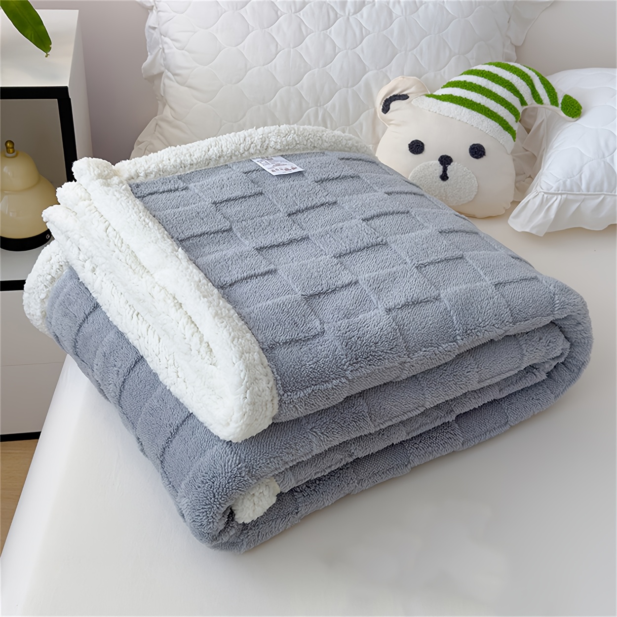 

1pc Checkerboard Pattern Short Plush Blanket, Bed Blanket, Sofa Blanket