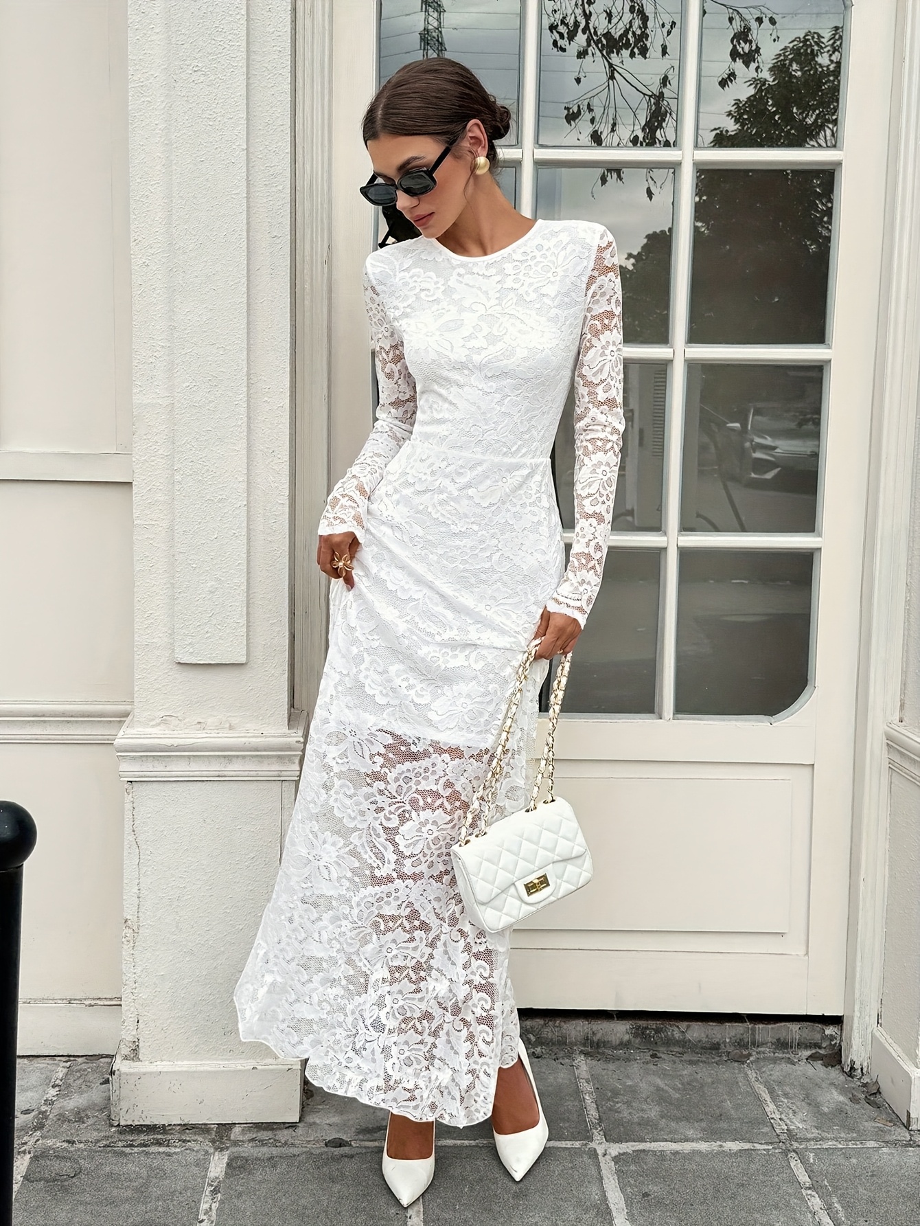 Robe maxi élégante en dentelle blanche à manches longues pour femmes - Col rond, détail fermeture à glissière, design fluide pour mariages, fêtes et événements formels