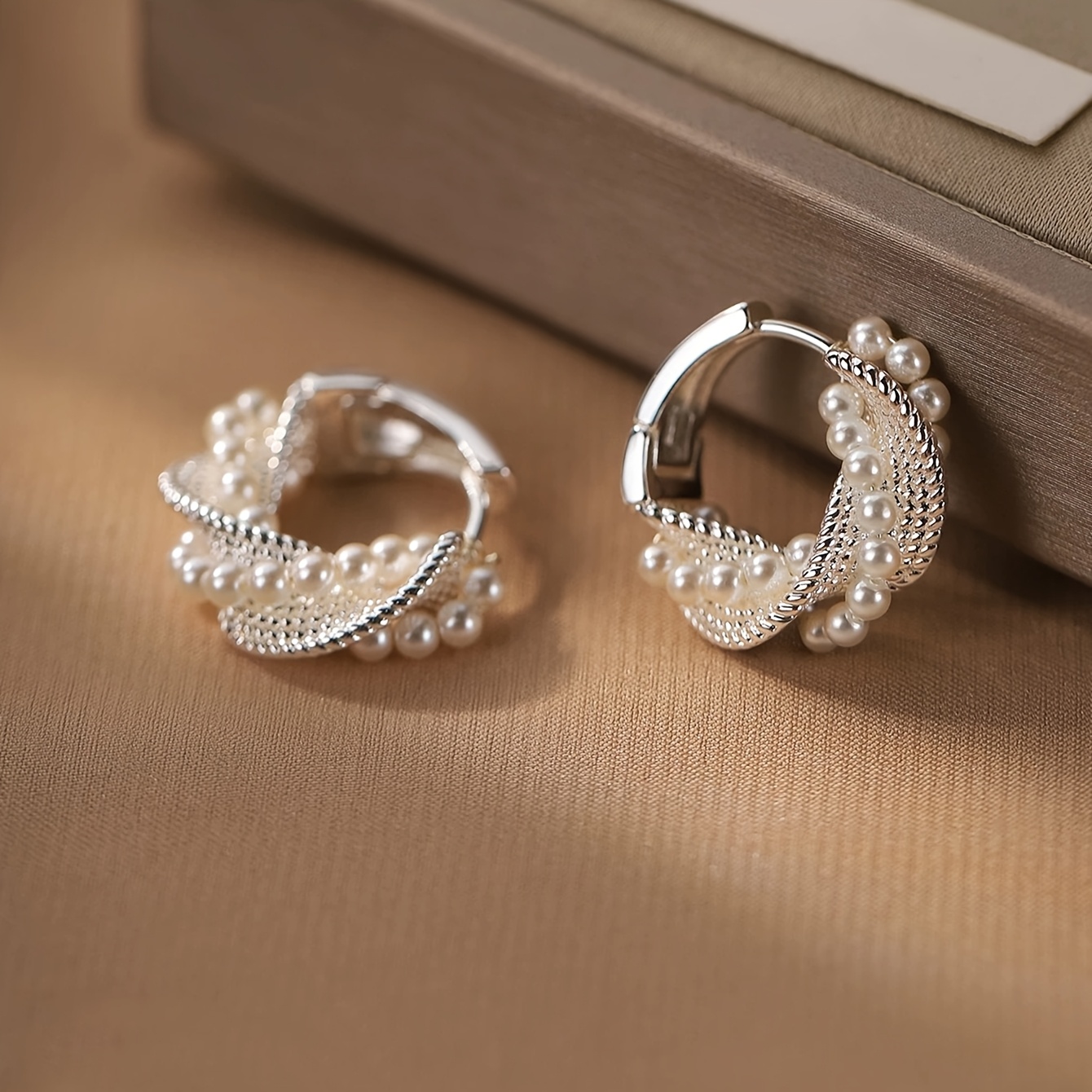 TEMU 1 Paire de Boucles d'Oreilles Torsadées Géométriques en Perle Élégantes et Tendance, Adaptées aux et Réunions pour Femmes