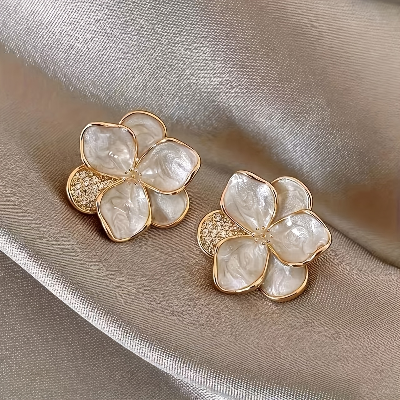 TEMU Pendientes de botón estilo francés para mujer, de aleación de con detalles de pedrería, diseño versátil de blancos, ideales para uso diario y
