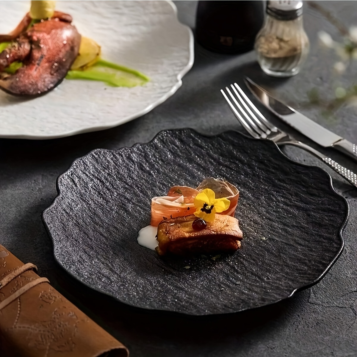 Stone Patterned Irregular Shallow Ceramic Plates, Round Vegetable Plates for Household & Commercial Use, High-End Western Dining Tableware, Creative Artistic Conception, All-Season Ceramic Design