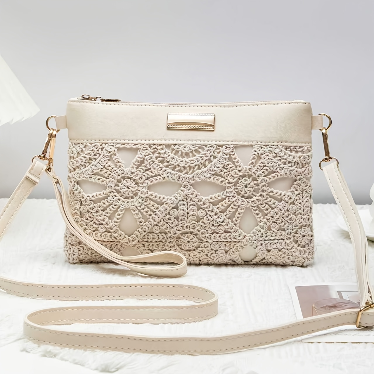 E-shop Elegante Damen Handtasche im Bohemian-Stil in Unifarben mit Schultergurt, verwendbar als Schultertasche, Umhängetasche oder Clutch für