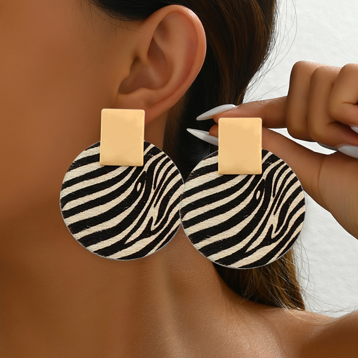 Image of 1 Pair New Zebra Print Geometric Round Acrylic Board Fashion New Autumn Winter Earrings