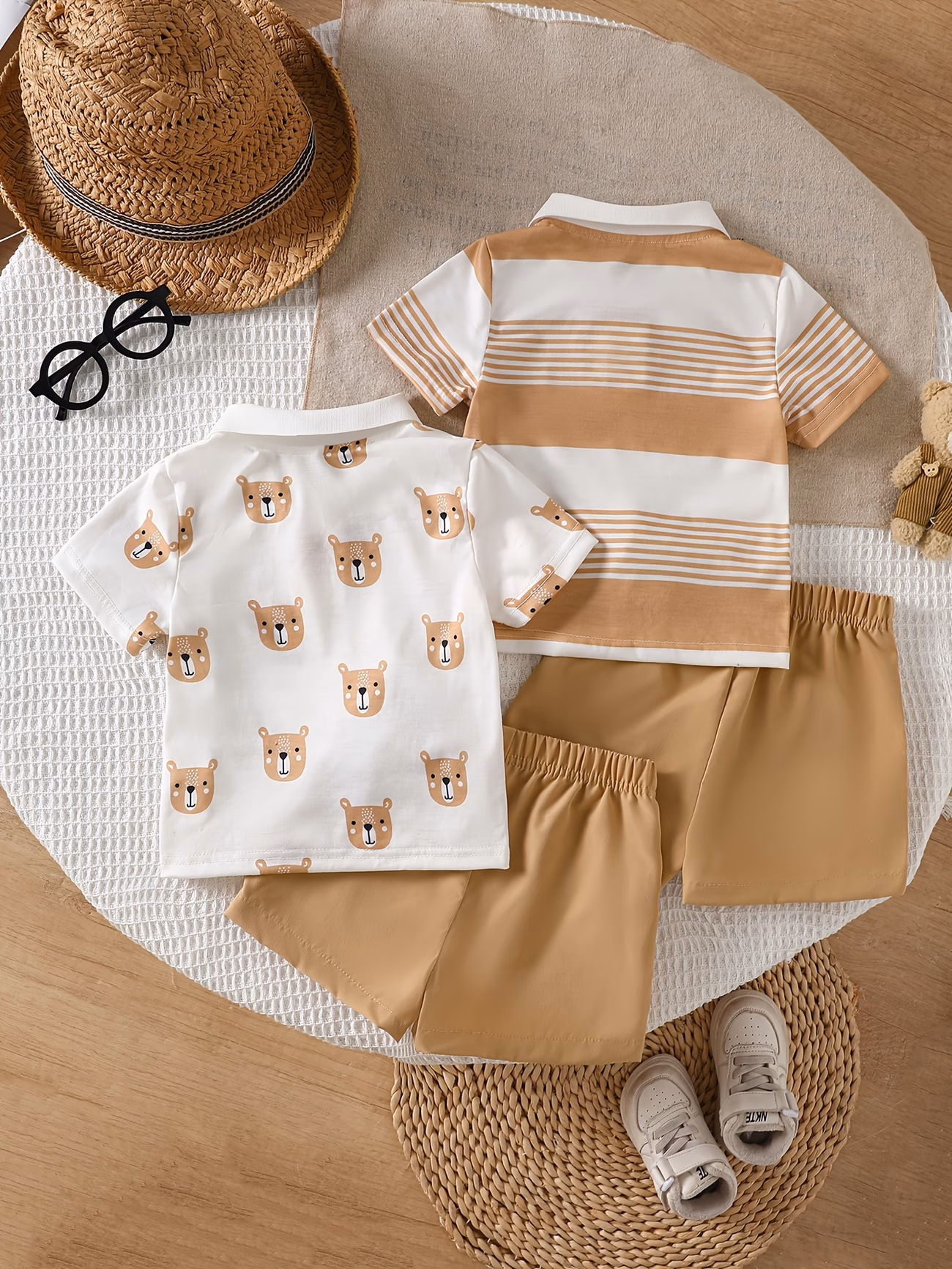 ensemble 4 pièces pour bébé garçon style européen et américain, motif de dessin + haut à manches courtes rayé et élégant avec de boutonnage semi-ouverte + short à taille élastique, vêtements dété pour bébé garçon, tenue dété et tendance, vêtements fins pour bébé, style gentleman, style collège, short à manches courtes et 1