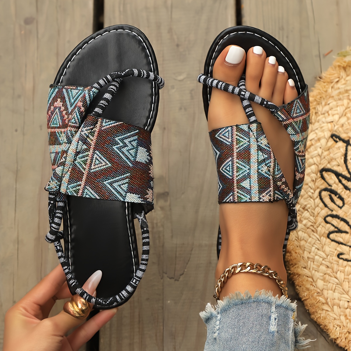 TEMU Une paire de sandales plates à bout rond pour femme de style bohème | Chaussures décontractées d'été pour la plage | Style au bord de En élégant