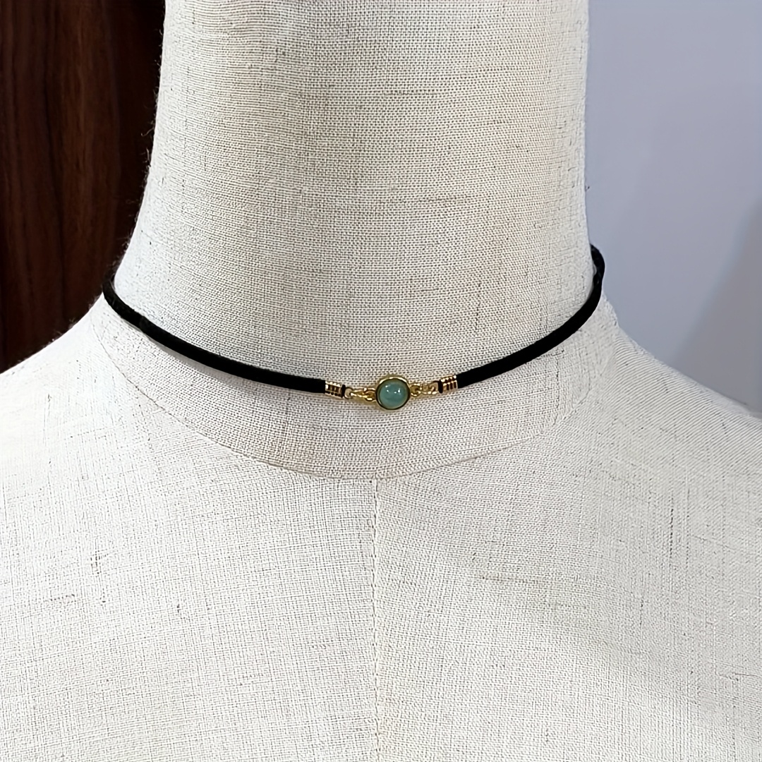 A Black Korean Velvet Choker With , Featuring A Vintage Stylish, Versatile, Cute, Sexy, And Fashionable, Perfect For Middle Eastern . Ideal For Everyday Wear, Holidays, Dates, Travel