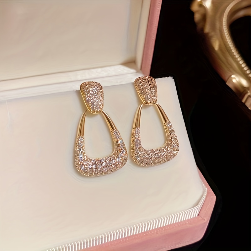 2pcs Bag-Shaped Earrings for Women, 2024 Trendy Niche Design Golden-Tone Hoops with Sparkling Accents, Light Luxury Versatile Jewelry for Casual & Formal Occasions, Fashion Accessories, Stylish Hoops, Elegant Detailing, Designer Jewelry, Jewelry Lovers