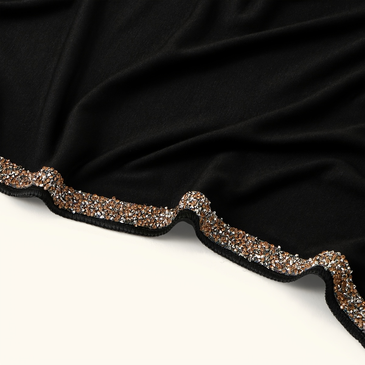 New Rhinestone-embellished Long Scarf, Made of Skin-friendly and Soft Fabric. This Hijab-style Long Scarf Is Suitable for Muslim Women to Wear During and Daily Activities for Prayer. Available in Two Classic Colors: Black and White