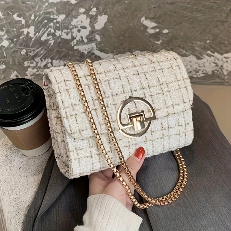 Image of A Trendy And Versatile Chain Handbag For Women, Featuring A Easy Yet Cute Design, Suitable For Crossbody Or Shoulder Wear, Perfect For Occasions