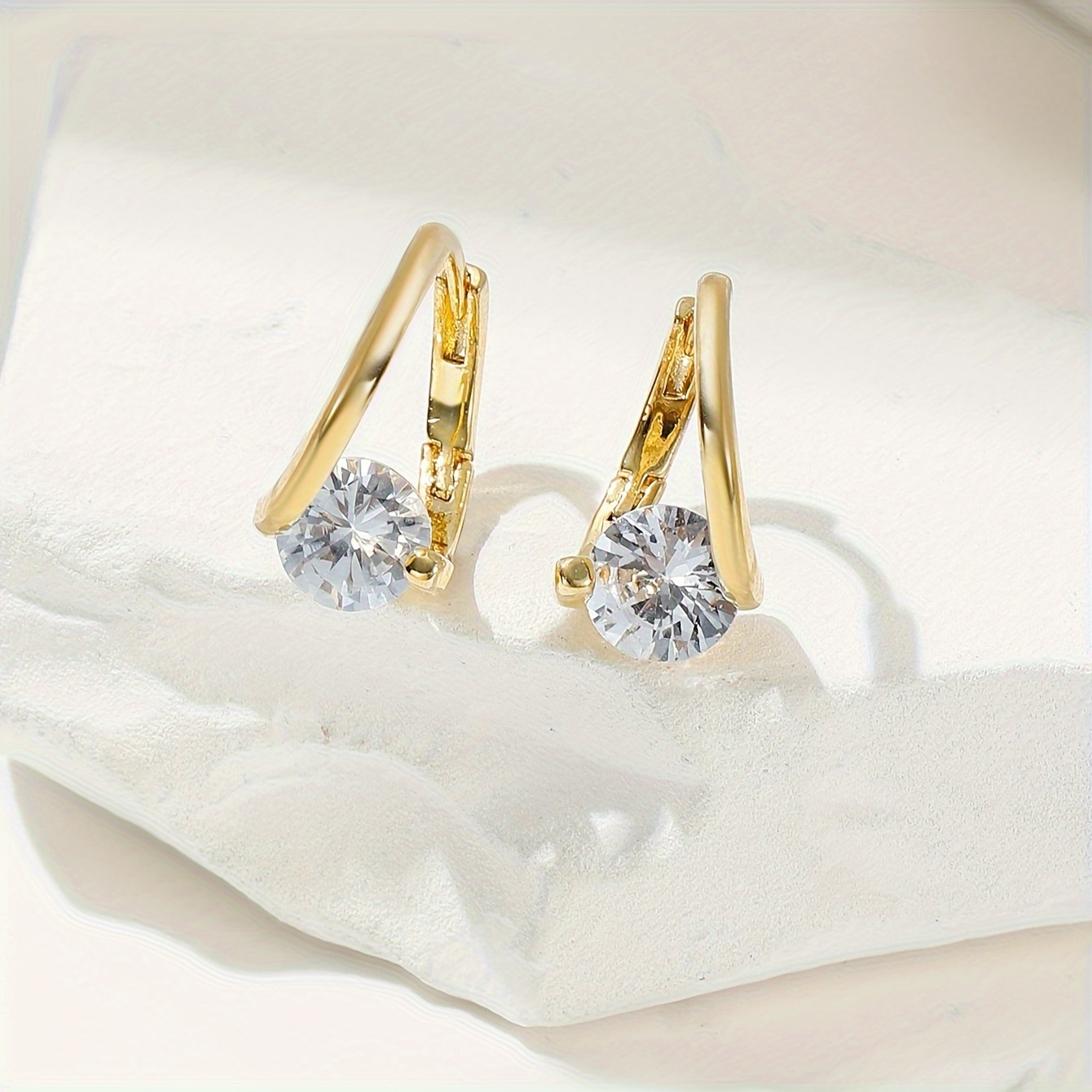 1pc Temperament Sparkling Zirconia Hoop Earrings Suitable For Women Daily Wear