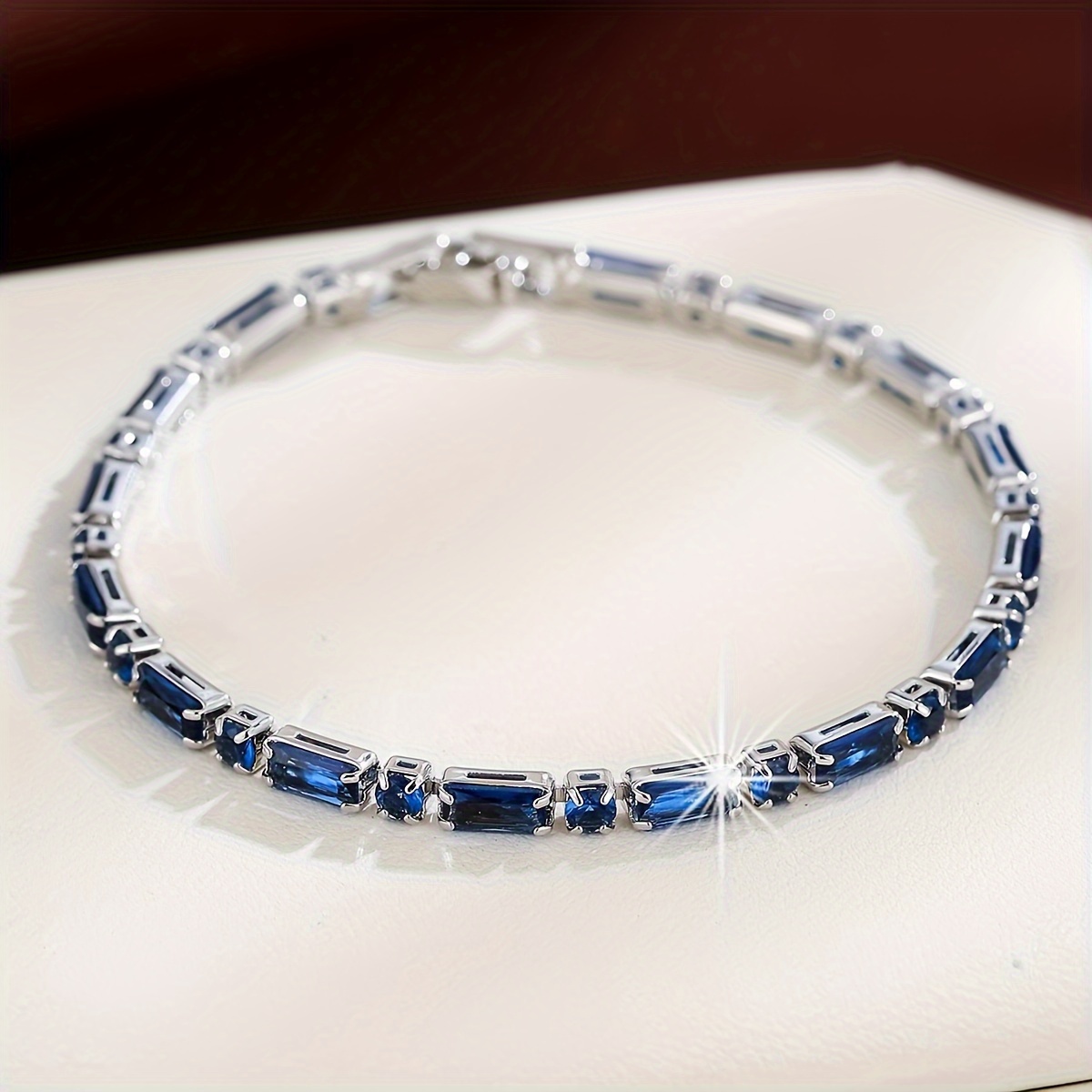 Vintage Zirconia Bracelet For Women, A Unique And Delicate Everyday Versatile Bracelet.