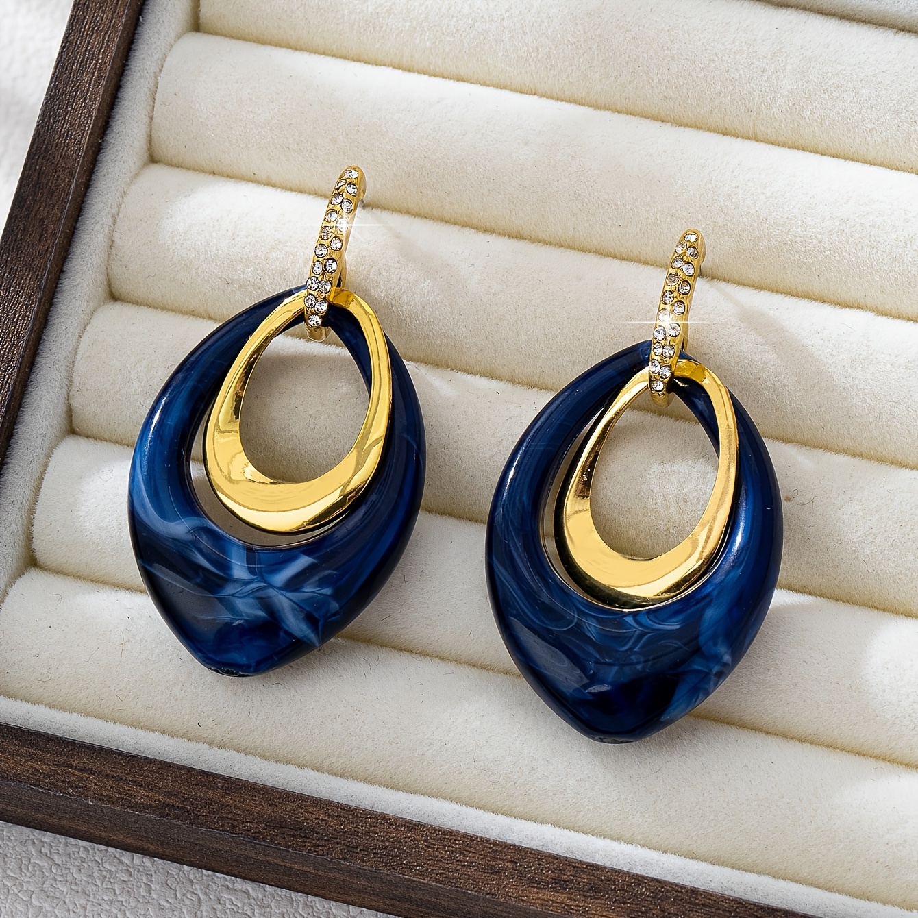 TEMU A Pair Of Resin Sexy, , Casual, Fashionable, And Versatile Women's Earrings