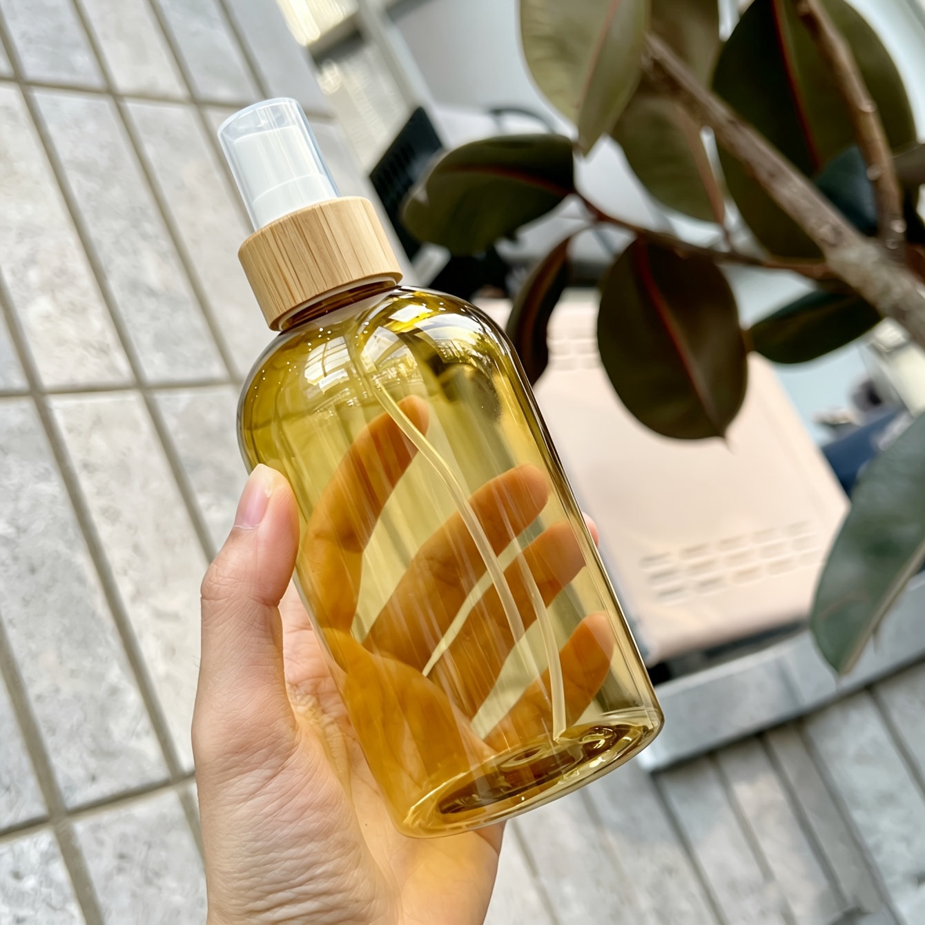 TEMU /300/500ml Transparent Golden Round-shoulder Spray Bottle, A Portable Refillable Atomizer For , Facial , And Hydrosols, Suitable For Travel,