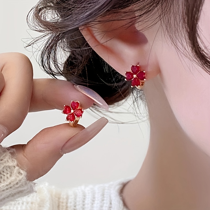 

1 Paire de Boucles d'Oreilles Créoles Vintage Élégantes avec Fleurs Rouges, Plaqué Or 18K avec Pierres Synthétiques, Bijou Tendance pour Tous et Cadeau, Polyvalent pour du Printemps et Toutes les