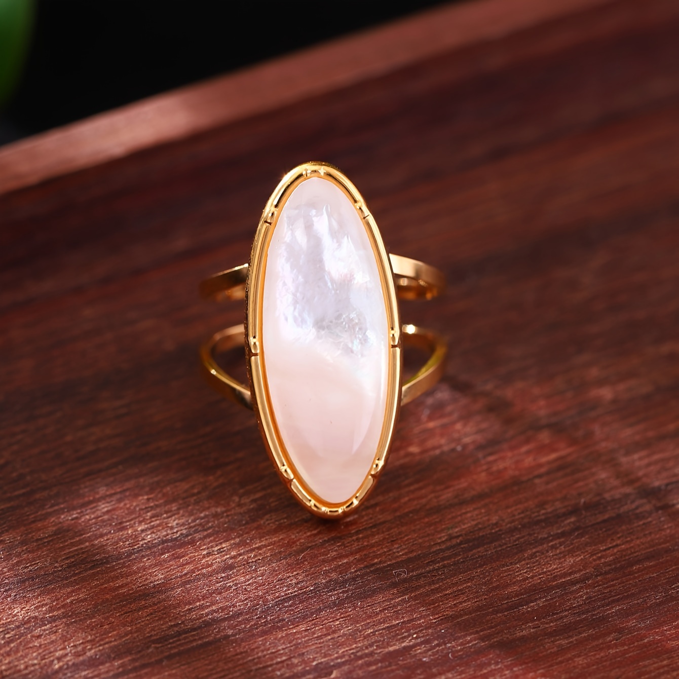 

Bague vintage en blanche irisée et incrustation de résine sur acier inoxydable - Anneau ouvert réglable, anti-ternissement, accessoire élégant d'inspiration française, pour un et cadeau.