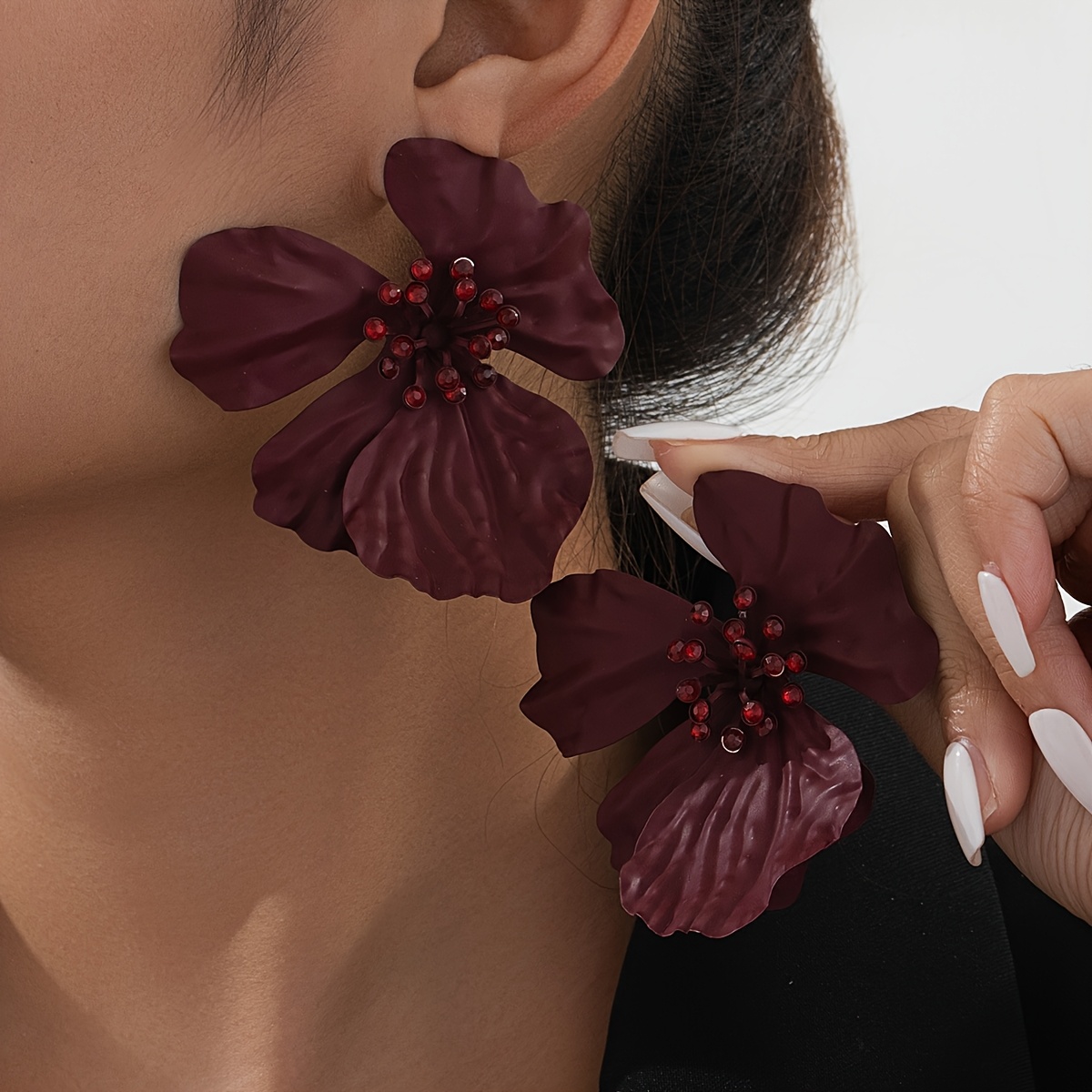 TEMU Un par de pendientes de botón de moda para mujer con acabado mate rosa- e inserciones de cristal con grandes diseños florales, que ofrecen un