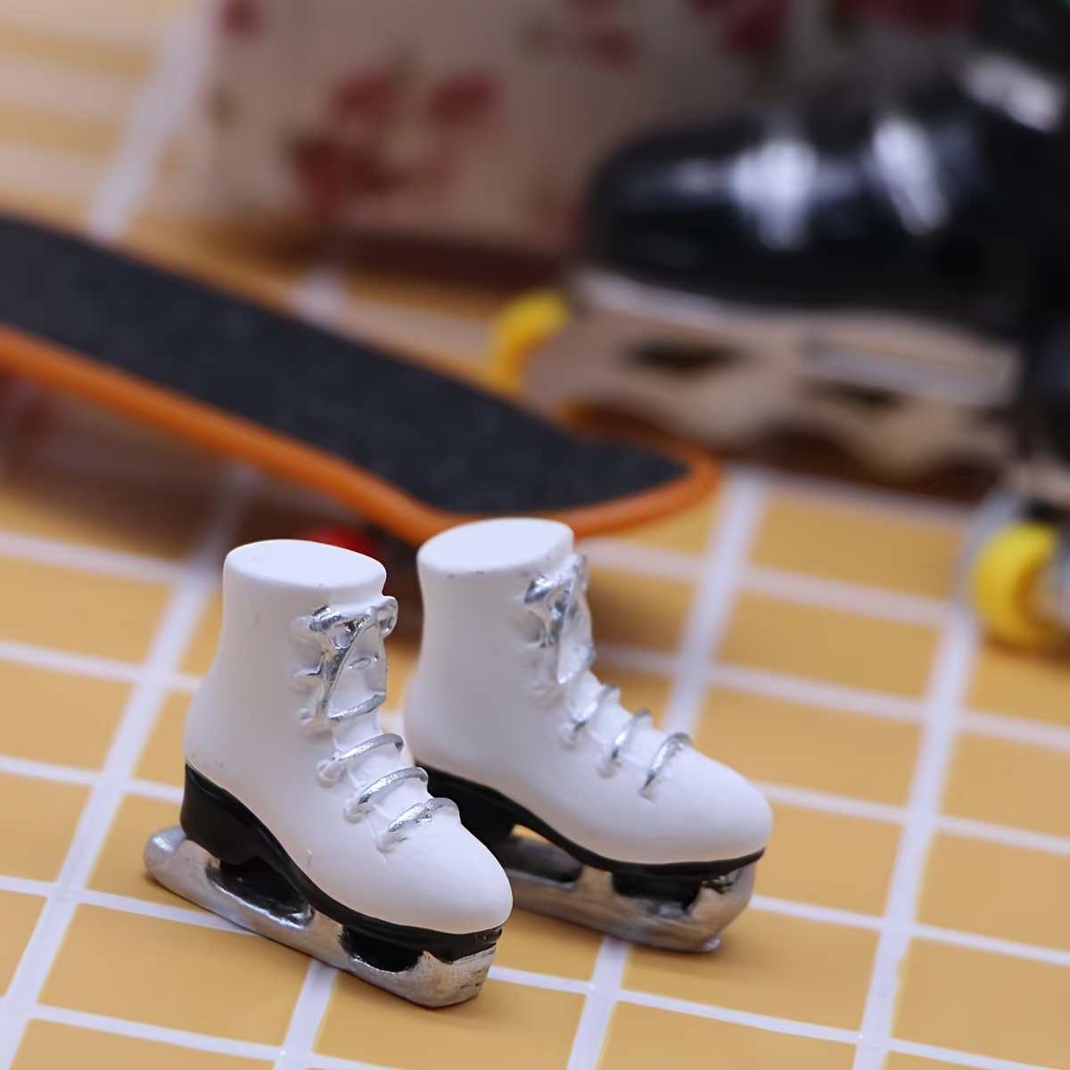 

1 Ice Skates Miniature , 1:12 , For Decor, , And