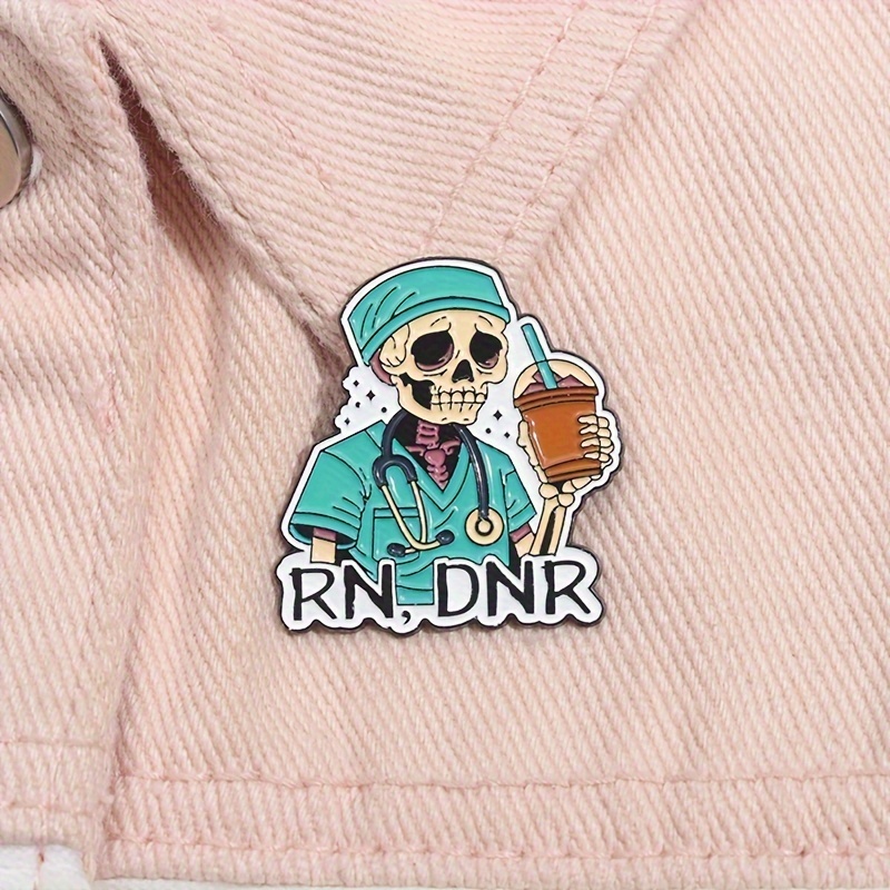 

1pc Cartoon Skeleton Nurse Enamel Pin - Alloy Minimalist Rn Dnr Badge - Quirky Medical Theme Accessory For Professionals & Punk Style Enthusiasts