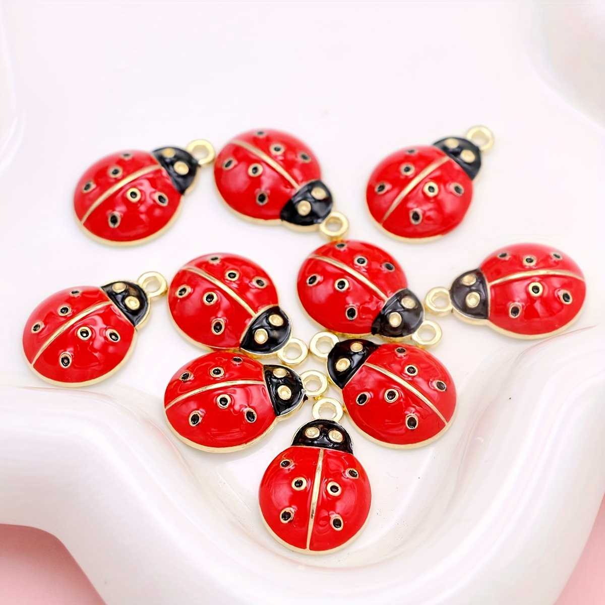 TEMU Ensemble de 10 breloques coccinelle couleur dorée avec embout goutte d'huile rouge, parfait pour créer des bijoux comme des , boucles d'oreilles