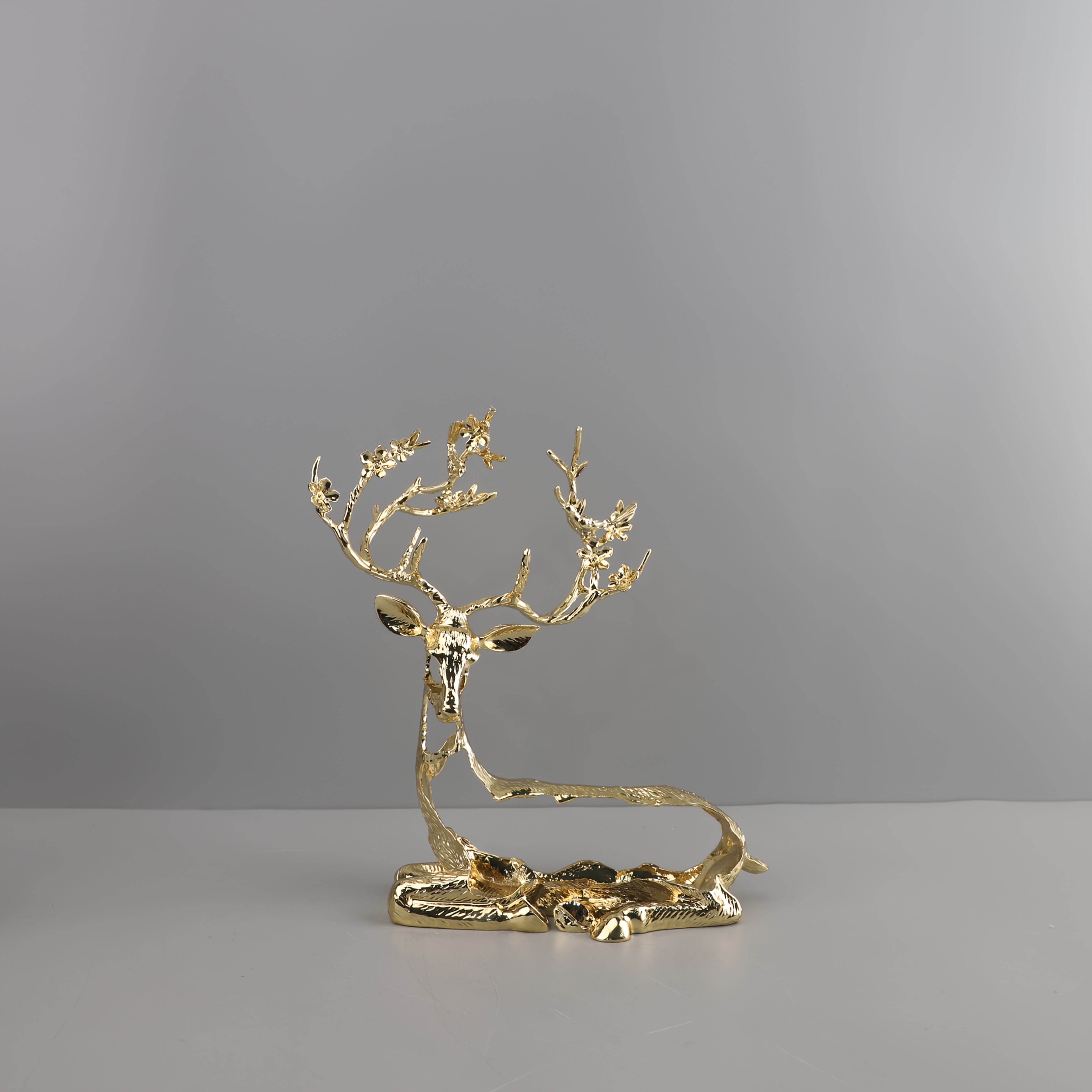 TEMU 1pc Luxury Golden-plated Christmas Reindeer Statue - Decor For Living Room, Office, Bookshelf, Desktop, Christmas Decoration, Gift In Golden,