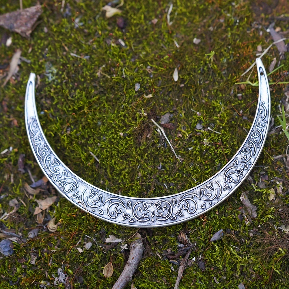 A Vintage -inspired Hair Clip With A And Moon Shape, Featuring A Unique Design.
