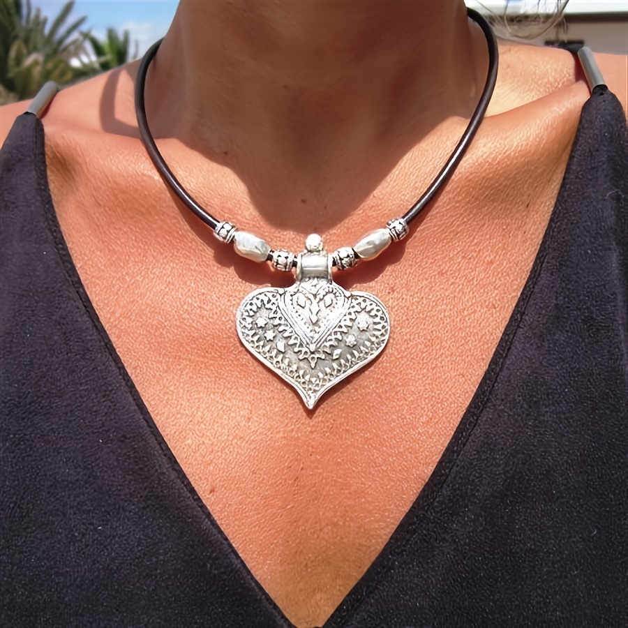 

Silvery Boho Heart Pendant Necklace Vintage Pattern Simple Jewelry Memorial Gift